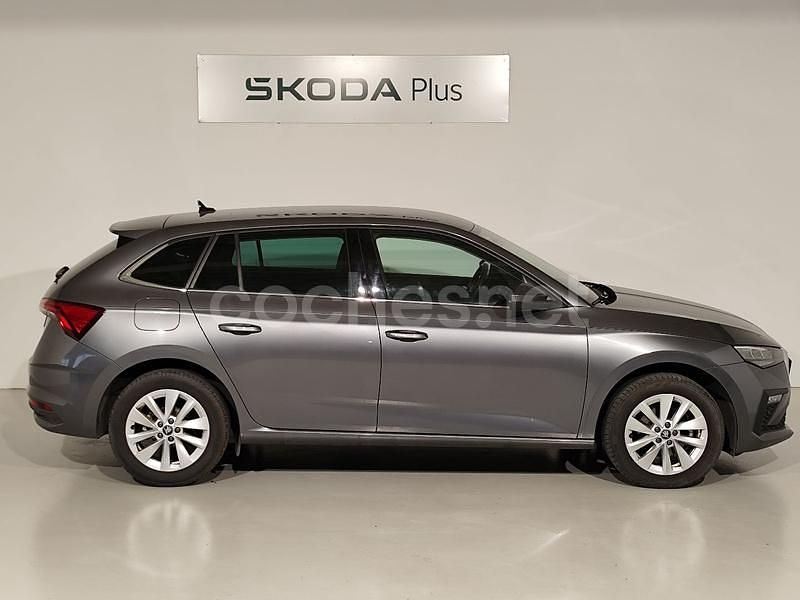 Usado Skoda Scala Selection 115 CV (84 kW) 2025 Gris / plata Utilitario