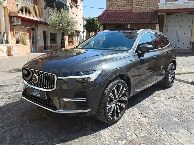 Usado Volvo XC60 Core 350 CV (257 kW) 2022 Marrón SUV