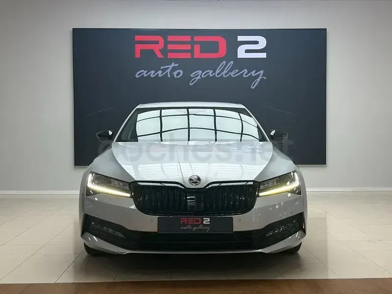 Usado Skoda Superb SportLine 200 CV (147 kW) 2023 Gris / plata Berlina