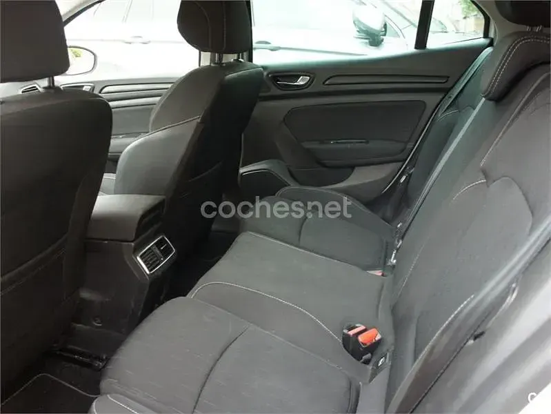 Usado Renault Mégane LIMITED 115 CV (84 kW) 2019 Blanco Berlina