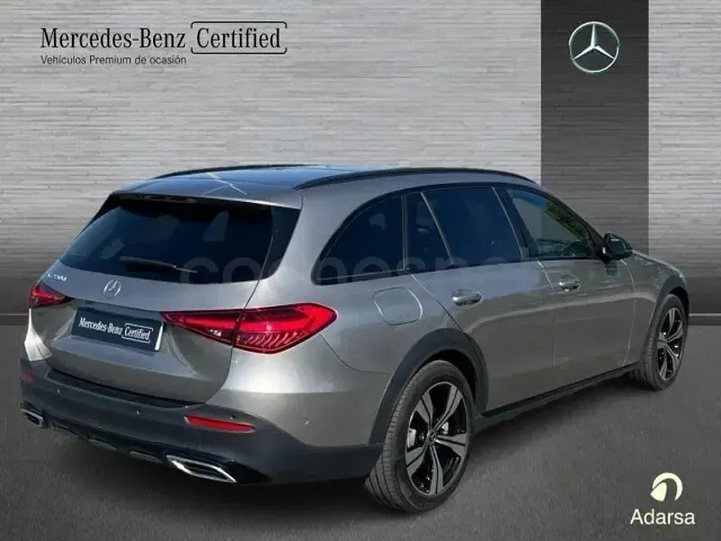 Usado Mercedes C220 200 CV (147 kW) 2023 Gris / plata Familiar