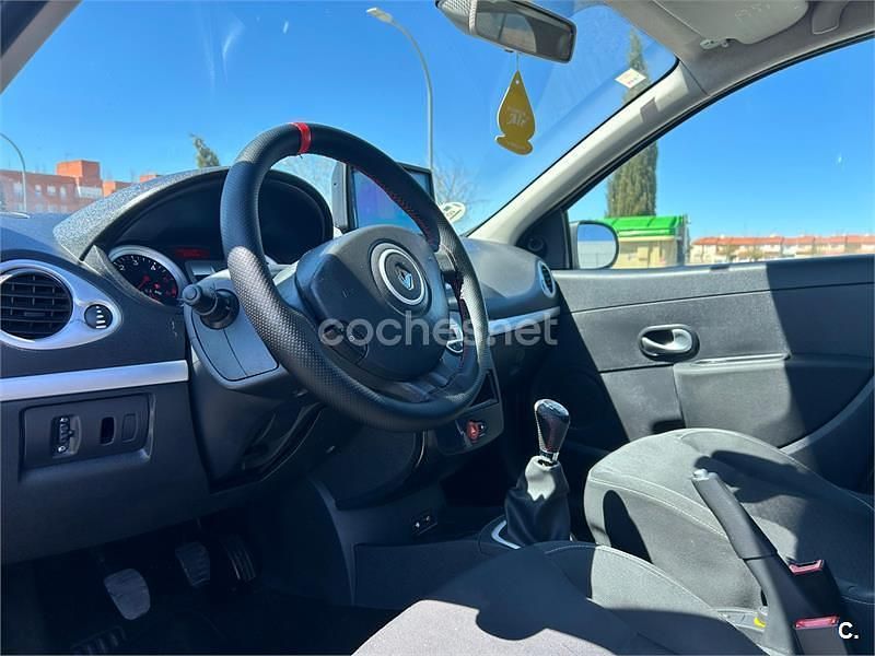 Usado Renault Clio II Authentique 70 CV (51 kW) 2010 Gris / plata Berlina