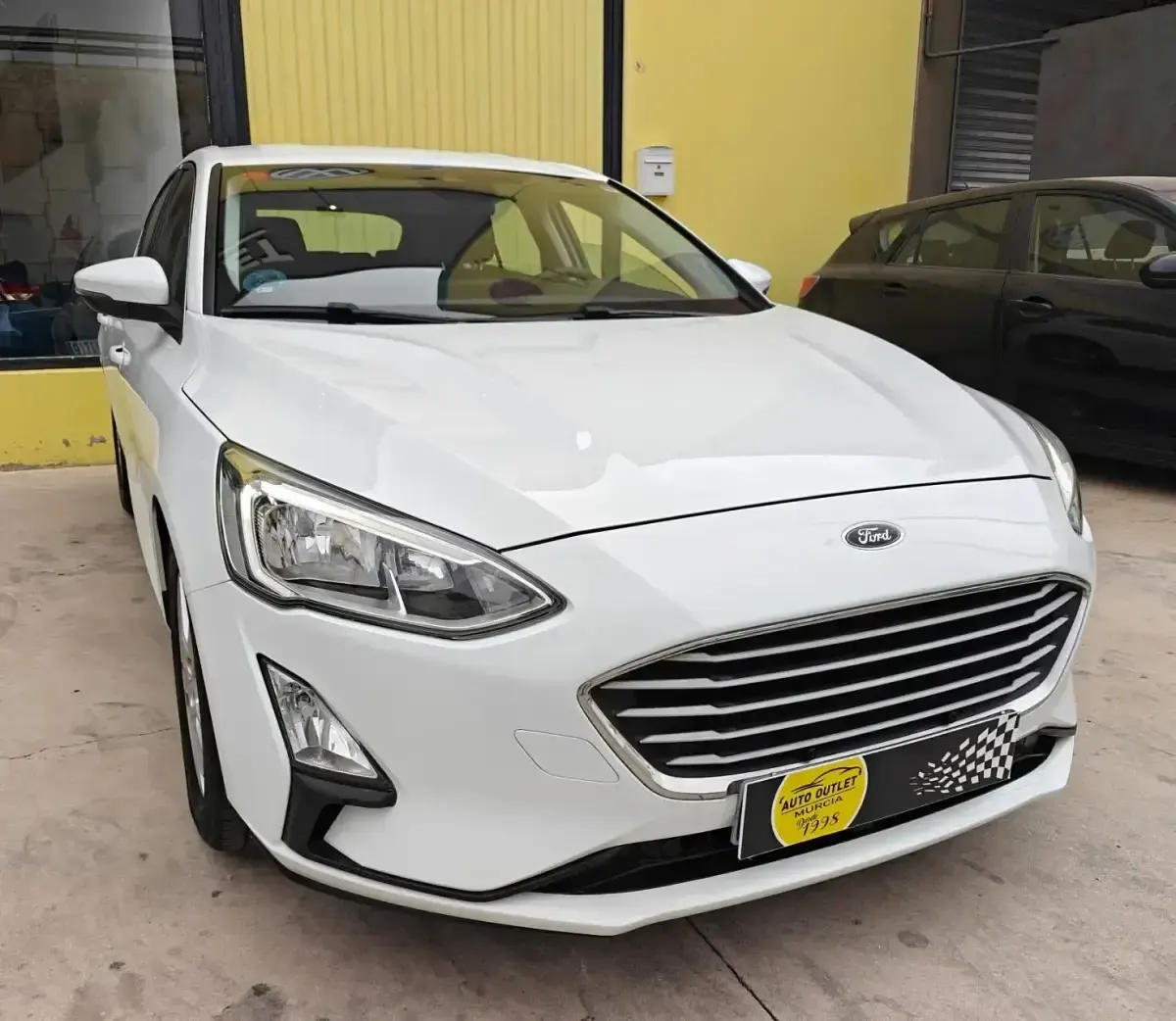 Usado Ford Focus Trend+ 120 CV (88 kW) 2019 Blanco Berlina