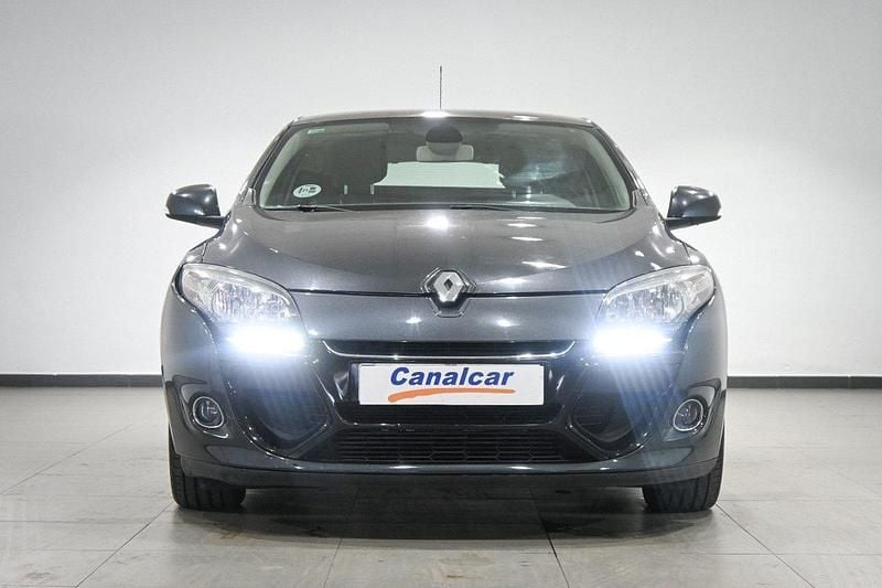 Usado Renault Mégane III Dynamique 130 CV (95 kW) 2013 Gris Coupe