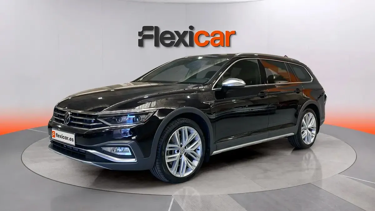 Usado VW Passat Alltrack 240 CV (176 kW) 2020 Negro Familiar