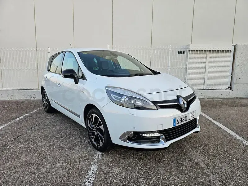 Usado Renault Scénic Bose Edition 130 CV (95 kW) 2016 Blanco Monovolumen