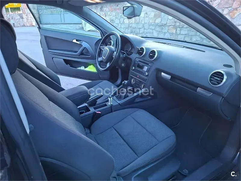 Usado Audi A3 Attraction 105 CV (77 kW) 2011 Azul Utilitario