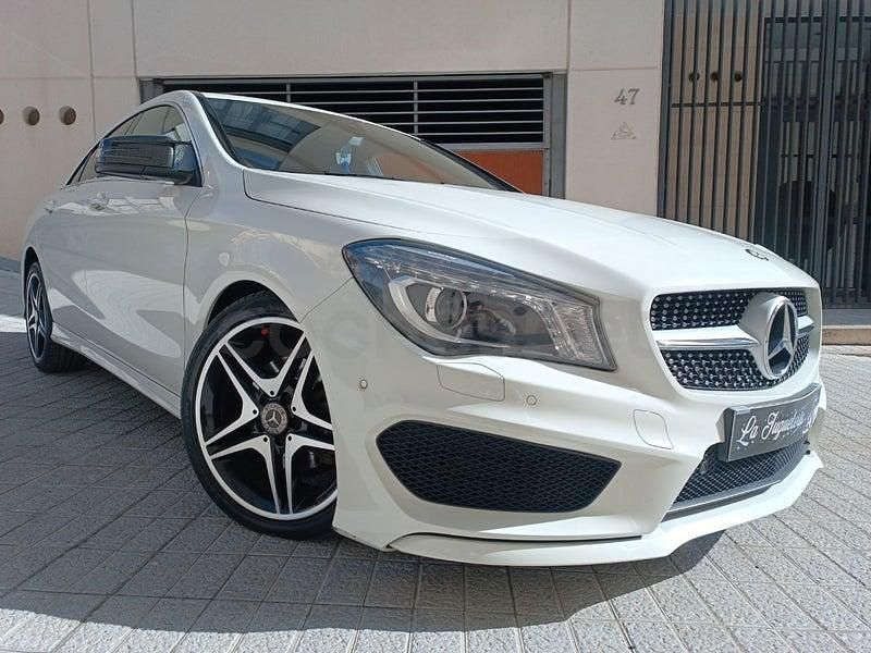 Usado Mercedes CLA200 AMG line 136 CV (100 kW) 2015 Blanco Berlina
