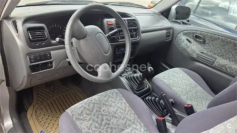 Usado Suzuki Grand Vitara 128 CV (94 kW) 2002 Gris / plata SUV