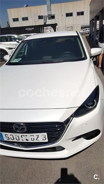 Usado Mazda 3 Luxury 120 CV (88 kW) 2017 Blanco Berlina