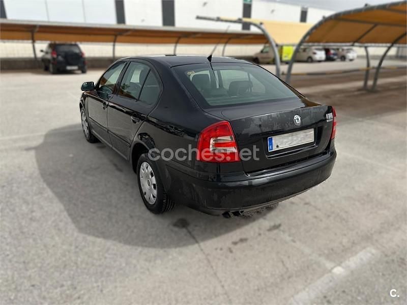 Usado Skoda Octavia 105 CV (77 kW) 2005 Negro Berlina
