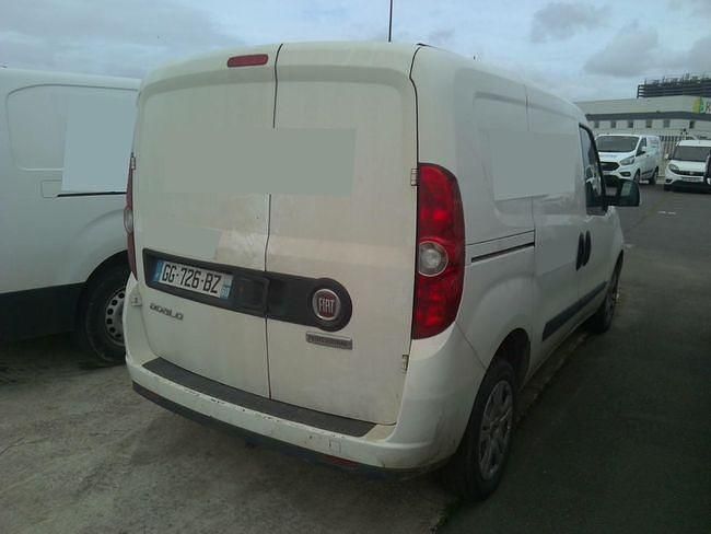 Usado Fiat Doblò 95 CV (69 kW) 2022 Blanco Monovolumen