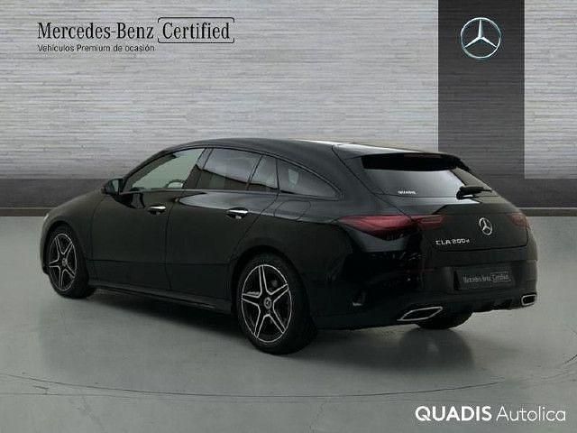 Usado Mercedes CLA200 Shooting Brake AMG line 150 CV (110 kW) 2025 Negro Familiar