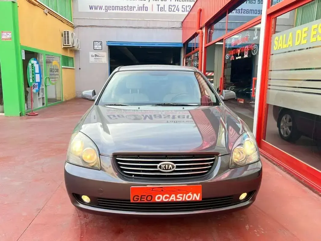 Usado Kia Magentis 140 CV (102 kW) 2007 Gris Berlina