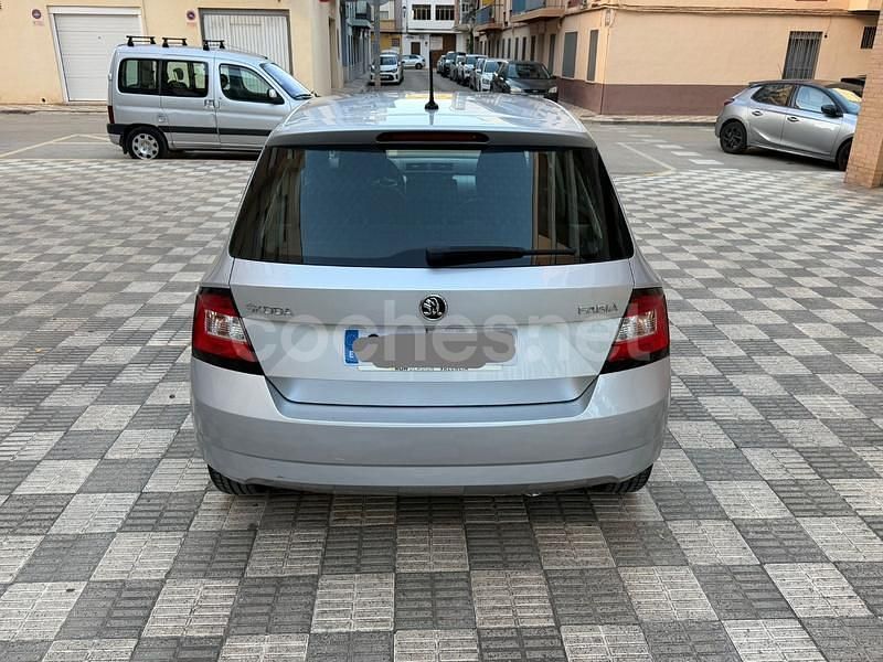 Usado Skoda Fabia 75 CV (55 kW) 2017 Gris / plata Berlina