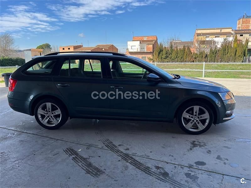 Usado Skoda Octavia 116 CV (85 kW) 2018 Gris / plata Familiar