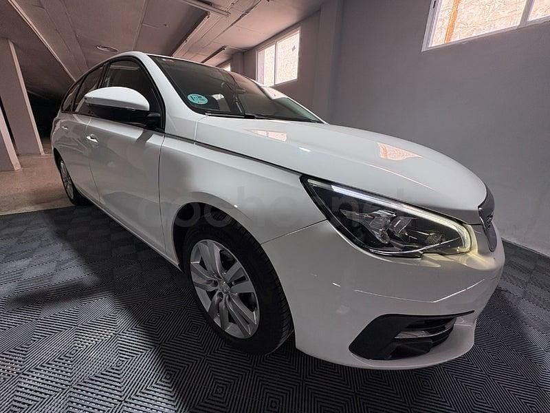 Usado Peugeot 308 SW Active 130 CV (95 kW) 2018 Blanco Familiar