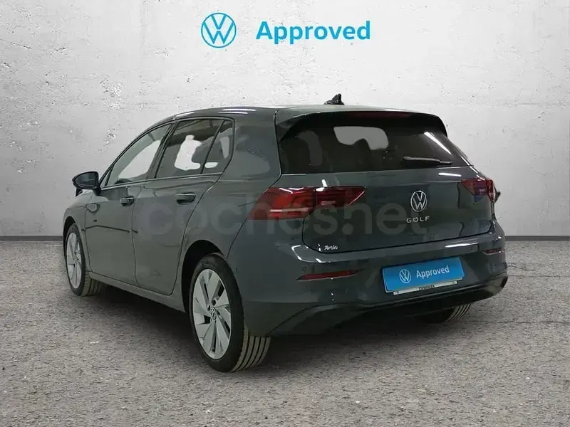 Usado VW Golf VIII 115 CV (84 kW) 2025 Gris / plata Berlina