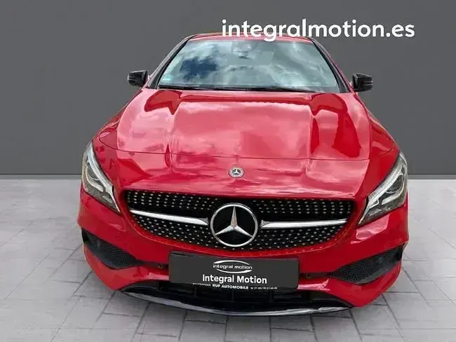 Usado Mercedes CLA180 Shooting Brake 122 CV (89 kW) 2018 Rojo Familiar