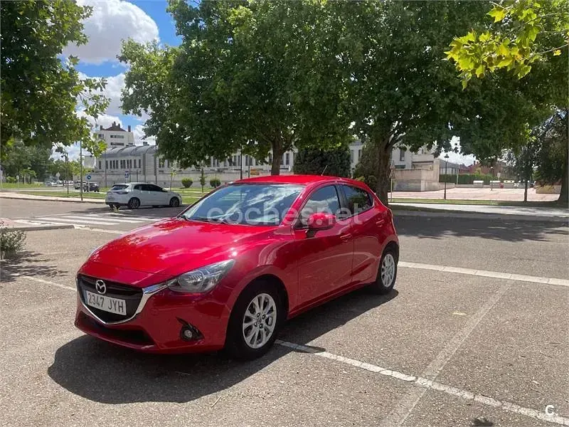 Usado Mazda 2 Style 90 CV (66 kW) 2017 Rojo Berlina