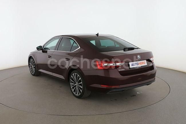 Usado Skoda Superb LAURIN & KLEMENT 192 CV (141 kW) 2015 Rojo Berlina
