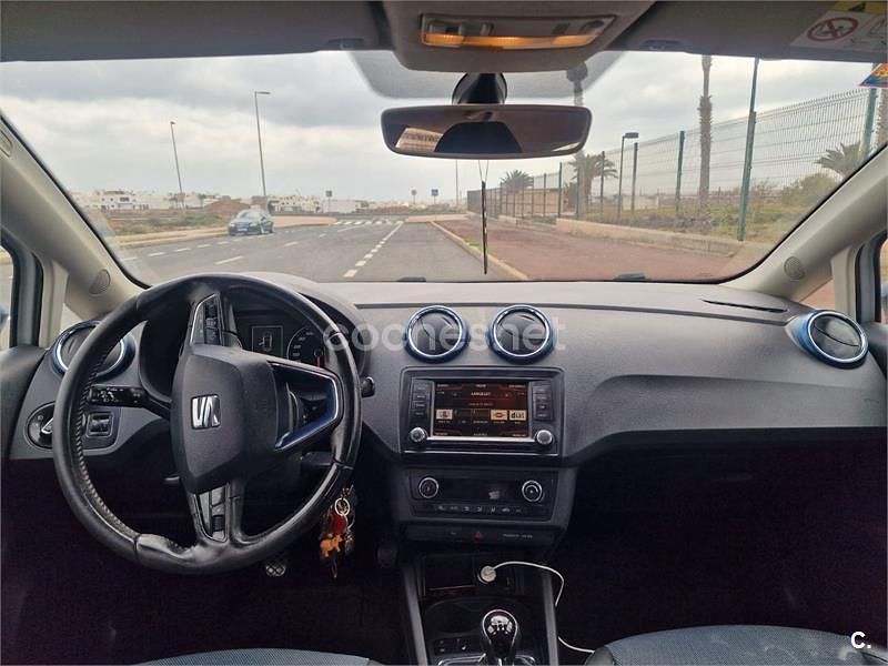 Usado Seat Ibiza CONNECT 95 CV (69 kW) 2015 Blanco Berlina