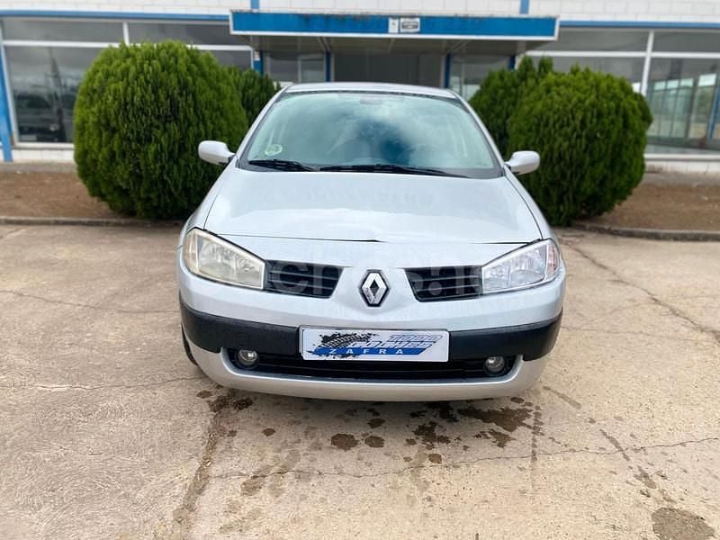 Usado Renault Mégane II Authentique 105 CV (77 kW) 2005 Gris / plata Berlina
