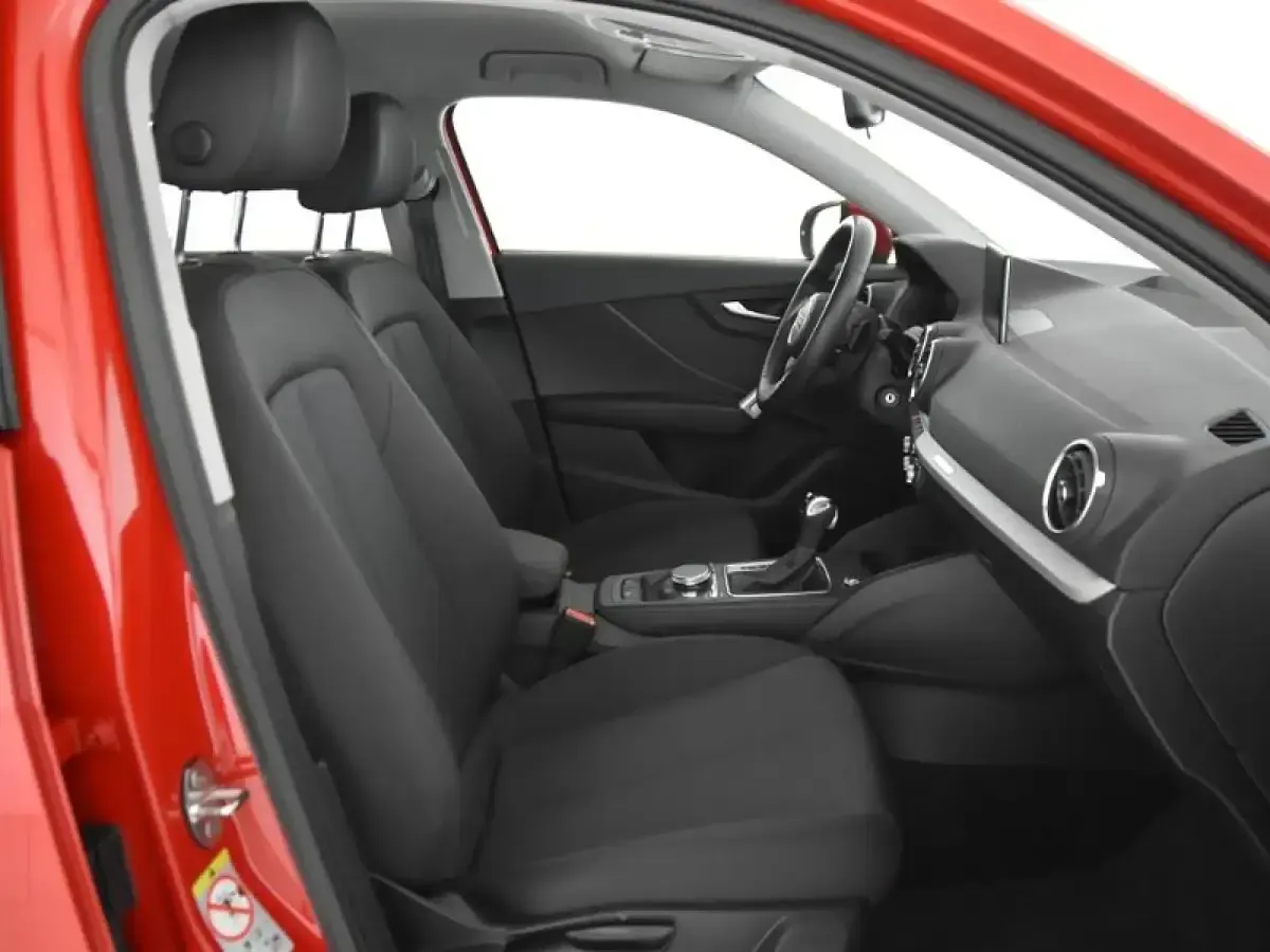 Usado Audi Q2 Advanced Plus 116 CV (85 kW) 2023 Rojo SUV