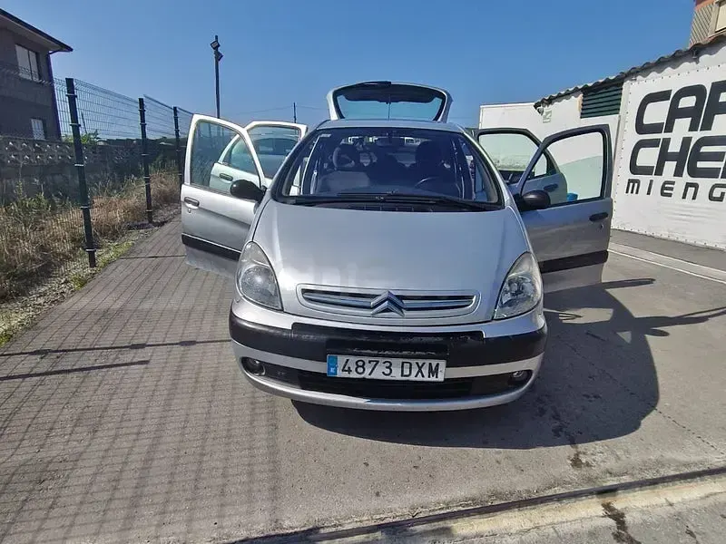 Usado Citroën Xsara Picasso 110 CV (80 kW) 2006 Gris / plata Monovolumen
