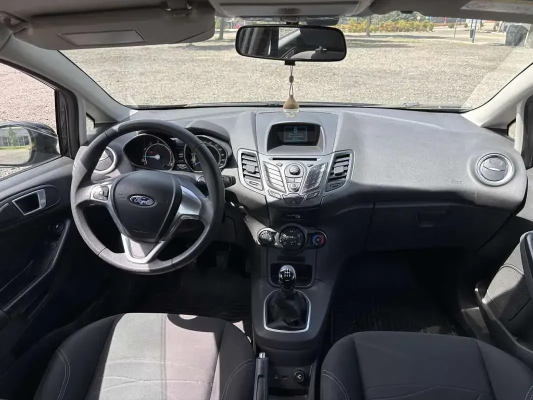 Usado Ford Fiesta Trend 82 CV (60 kW) 2014 Negro Utilitario