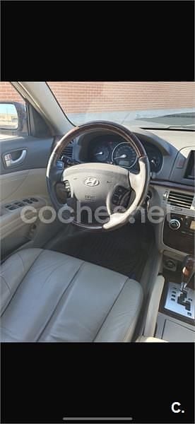 Usado Hyundai Sonata Style 140 CV (102 kW) 2006 Granate Berlina