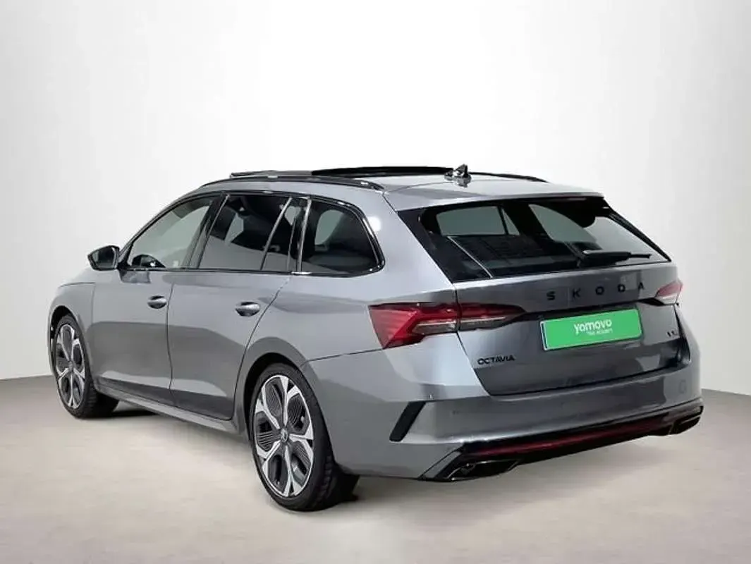 Usado Skoda Octavia RS 265 CV (194 kW) 2025 Gris Familiar