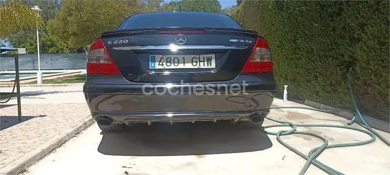 Usado Mercedes E220 170 CV (125 kW) 2008 Negro Berlina