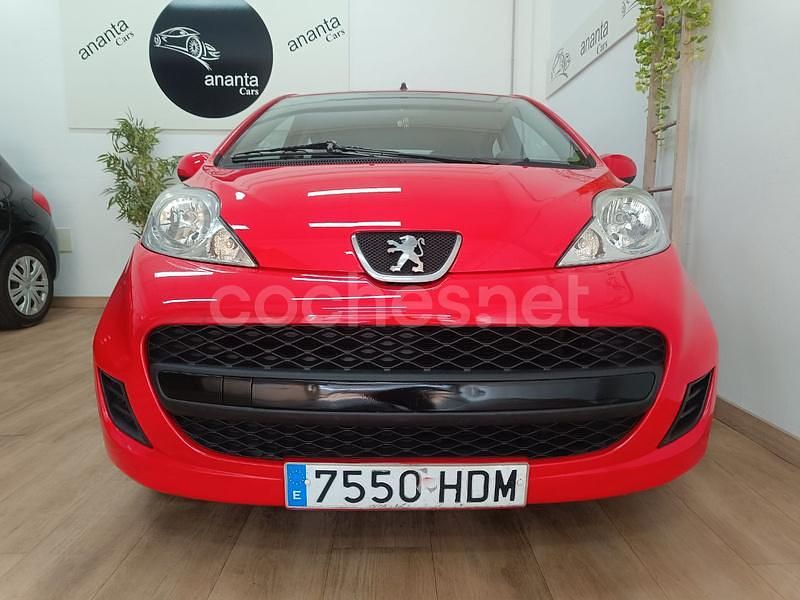 Rojo Usado 2011 Peugeot 107 Utilitario | 5499 € - Imagen 1/4
