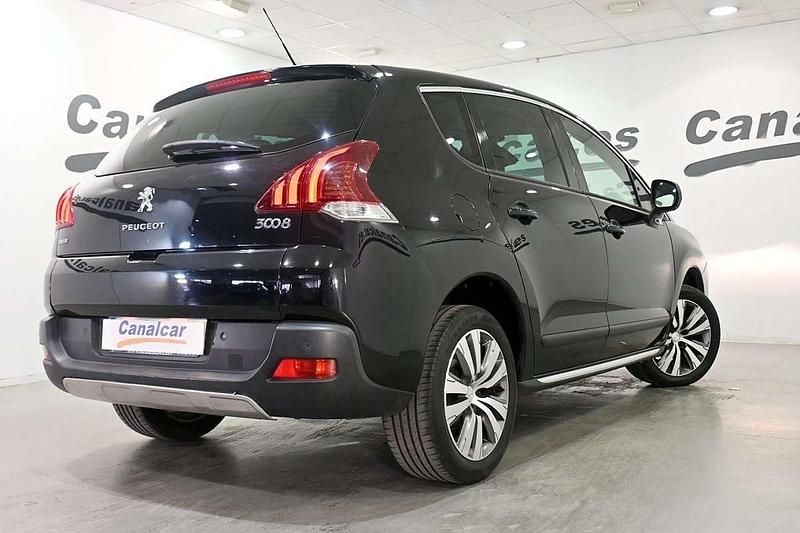 Usado Peugeot 3008 Style 121 CV (88 kW) 2014 Negro Monovolumen