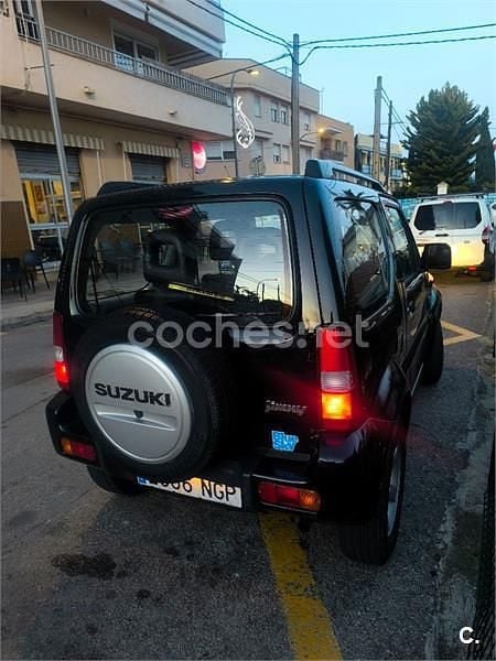 Usado Suzuki Jimny 85 CV (62 kW) 2010 Negro SUV