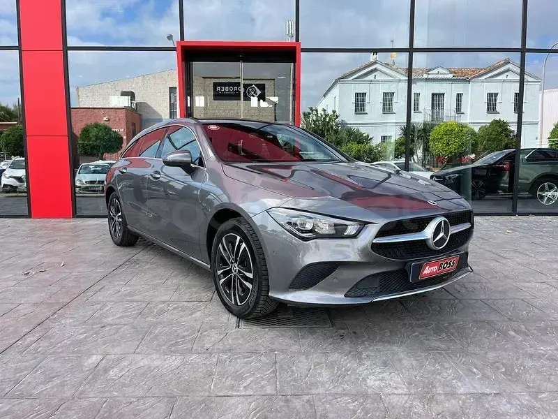 Usado Mercedes CLA250e Shooting Brake 218 CV (160 kW) 2023 Gris / plata Familiar