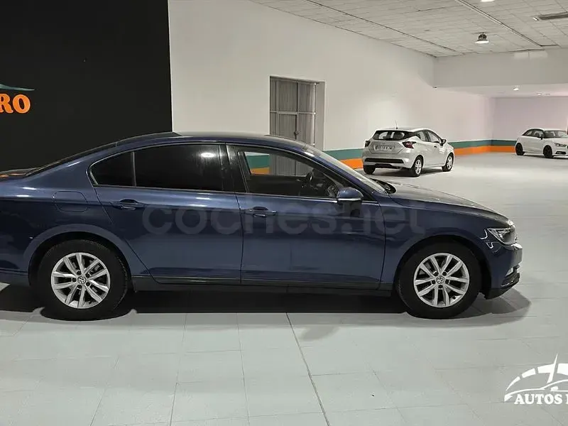 Usado VW Passat Advance 120 CV (88 kW) 2016 Azul Berlina