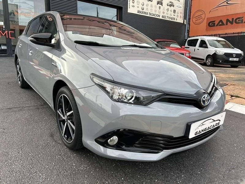 Usado Toyota Auris Hybrid Edition 136 CV (100 kW) 2019 Gris Utilitario