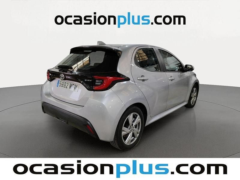 Usado Toyota Yaris Hybrid Active 116 CV (85 kW) 2024 Gris Berlina