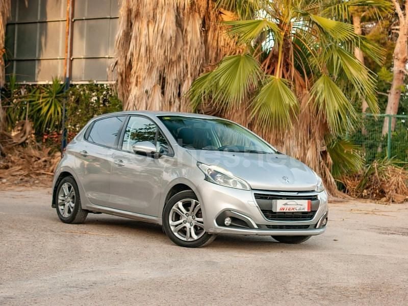 Gris / plata Usado 2016 Peugeot 208 Active Utilitario | 8000 € (Precio justo) - Imagen 1/4