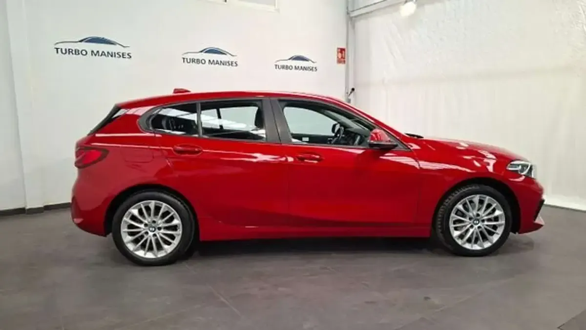 Usado BMW 118 136 CV (100 kW) 2023 Rojo Utilitario