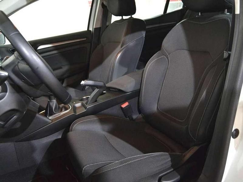 Usado Renault Mégane IV Intens 141 CV (103 kW) 2022 Blanco Berlina