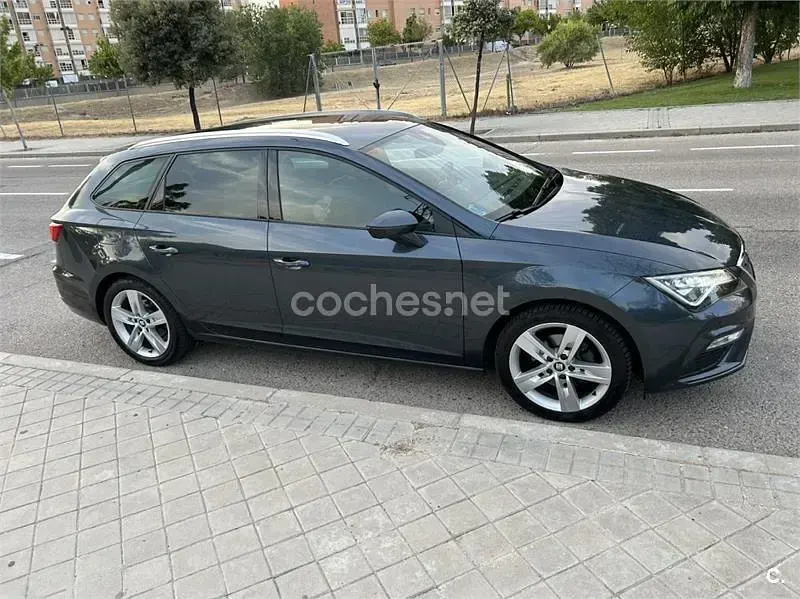 Usado Seat Leon ST FR 130 CV (95 kW) 2019 Gris / plata Familiar