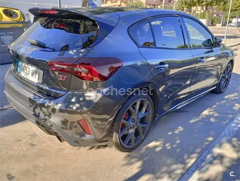 Usado Ford Focus ST 280 CV (205 kW) 2025 Gris / plata Berlina