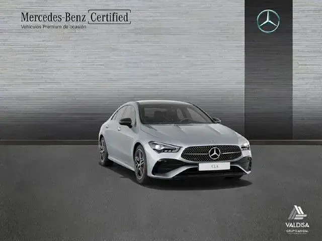 Usado Mercedes CLA220 190 CV (139 kW) 2025 Plata hightech Berlina