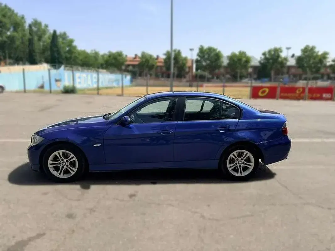 Usado BMW 318 143 CV (105 kW) 2008 Azul Berlina