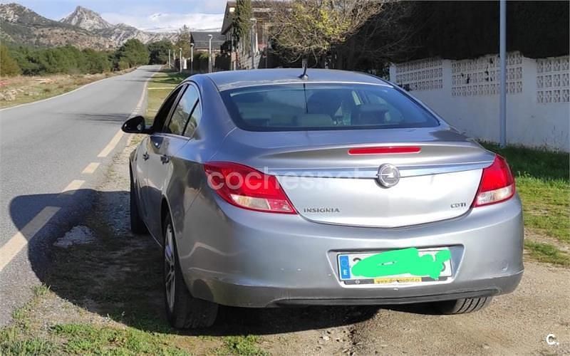 Usado Opel Insignia Edition 160 CV (117 kW) 2010 Gris / plata Berlina