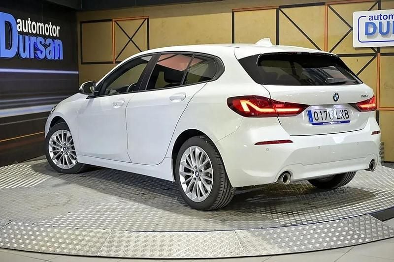 Begagnad BMW 118 150 HK (110 kW) 2020 Vit Halvkombi