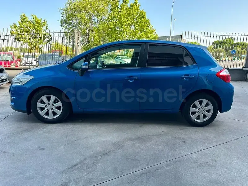 Usado Toyota Auris Active 90 CV (66 kW) 2012 Azul Berlina
